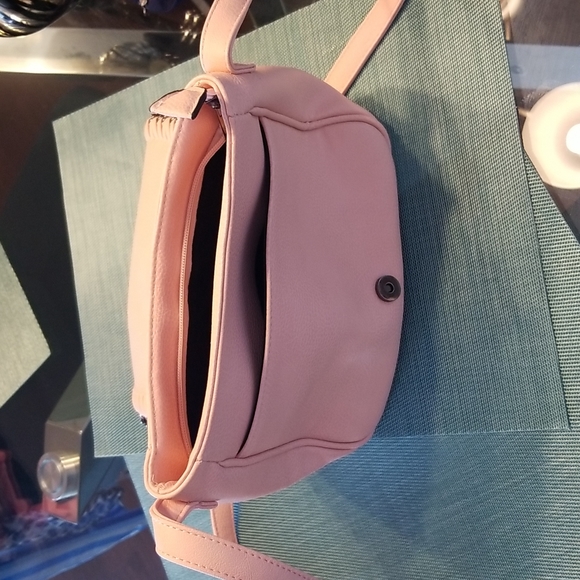 A wonderful, elegant crossbody Torrid bag!, soft pink, very clean inside and out - Picture 5 of 5